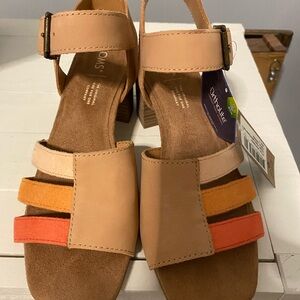 Toms Estella blocked heel NWT